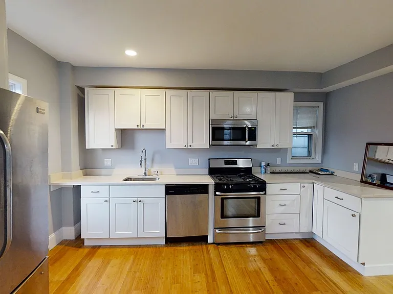 722 Saratoga St — Photo 2