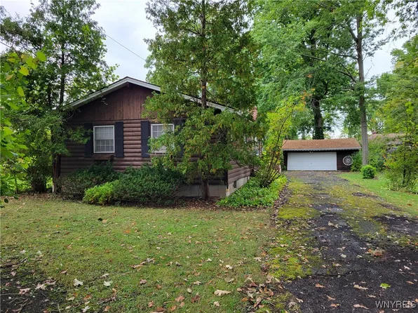 1927 Huth Rd, Grand Island, NY 14072