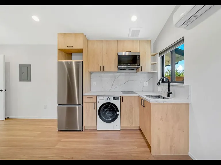 20255 Glasgow Dr — Photo 3
