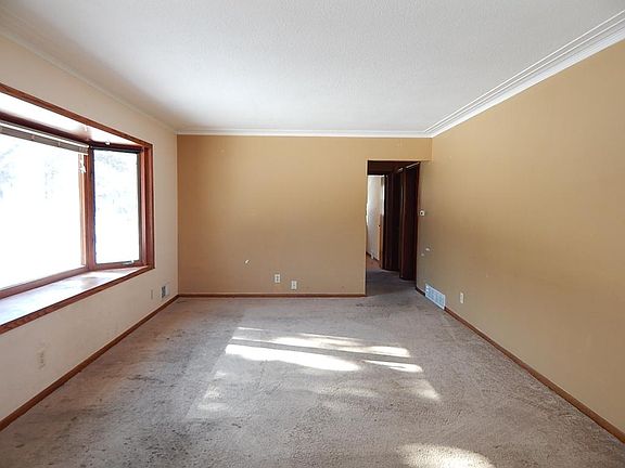 2nd image of 663 Shryer Ave W