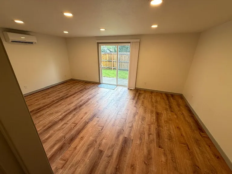 720 NW Walnut Blvd — Photo 13