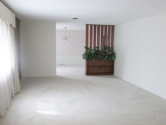 3rd image of 219 Justin Ln
