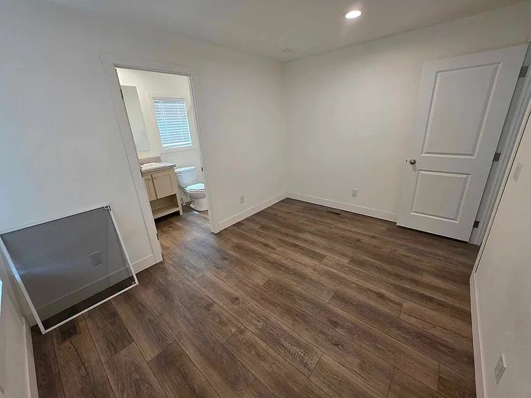 350 N 300 E #5 — Photo 10