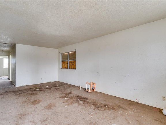 3rd image of 1602 E Del Mar St