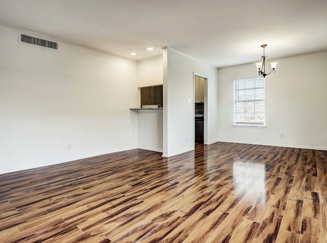 2 bed, 952 sqft, $1,400 — Photo 4