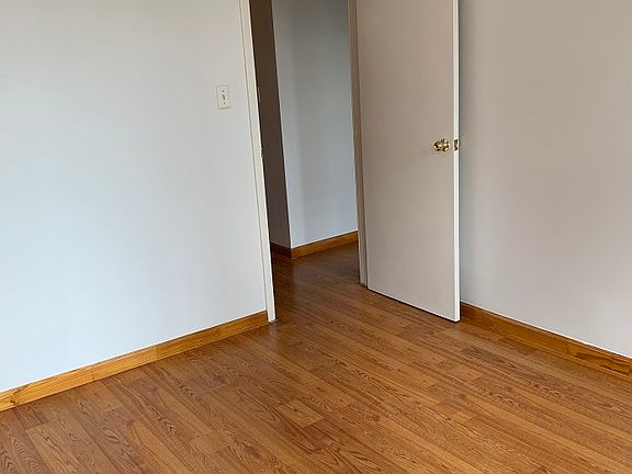 4th image of 12 Elizabeth St #19