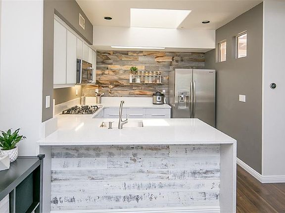 4th image of 2670 Dunstan Dr