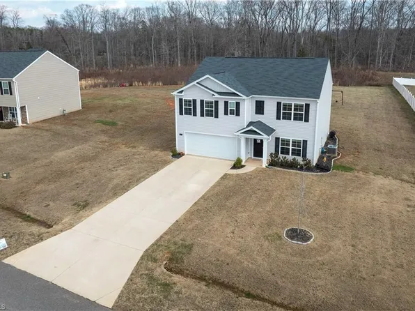 174 Culloden Dr, Mocksville, NC 27028