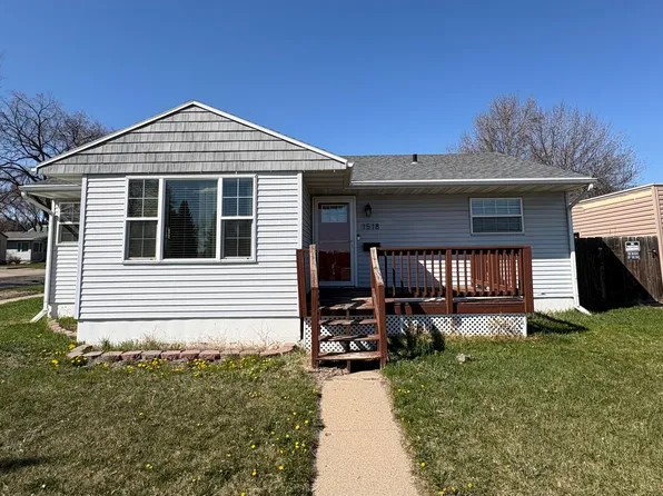 1518 7th Ave NW, Minot, ND 58703