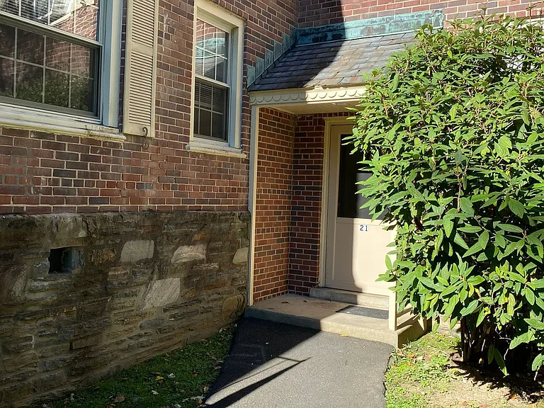 Jericho Manor Apartments — Photo 13
