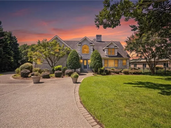 507 Cedar Ln, Virginia Beach, VA 23452