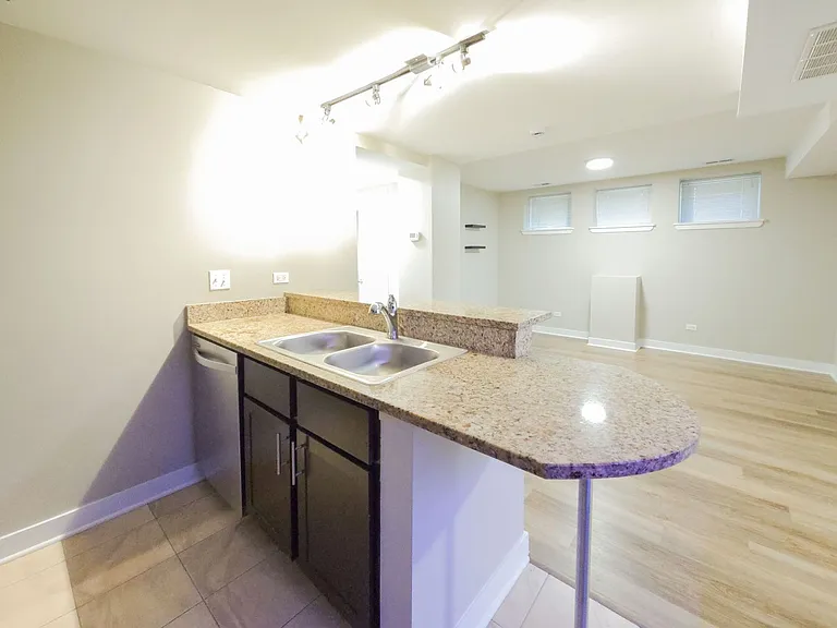 1900 N Lincoln Ave — Photo 14