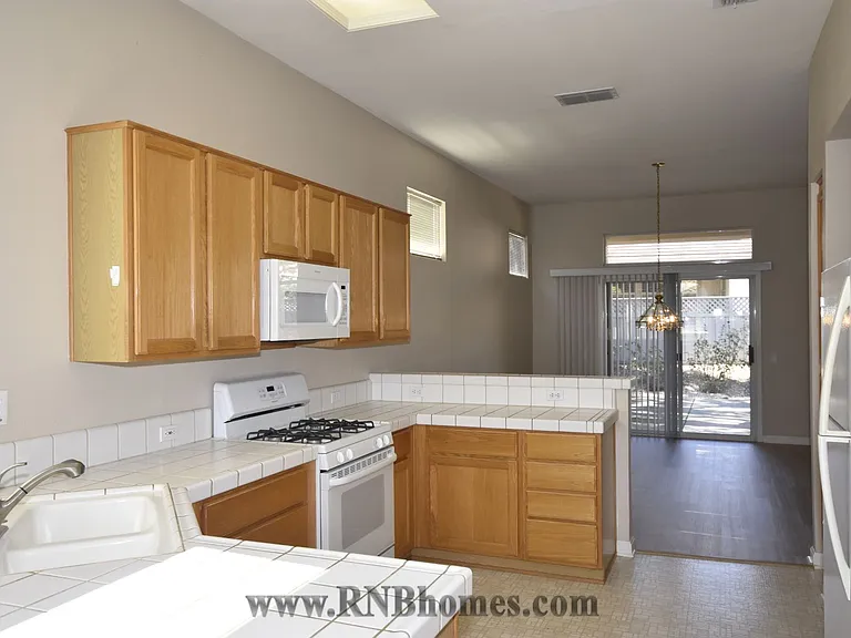 408 Angelrock Ct — Photo 8