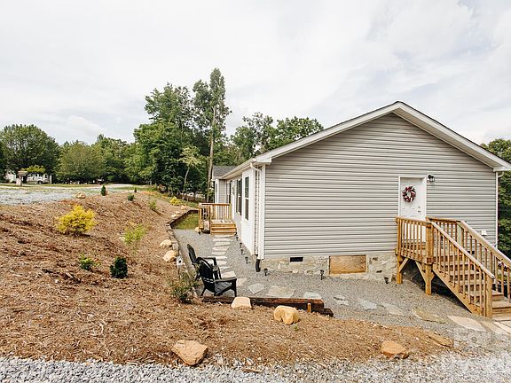3rd image of 70 S Cascades Dr