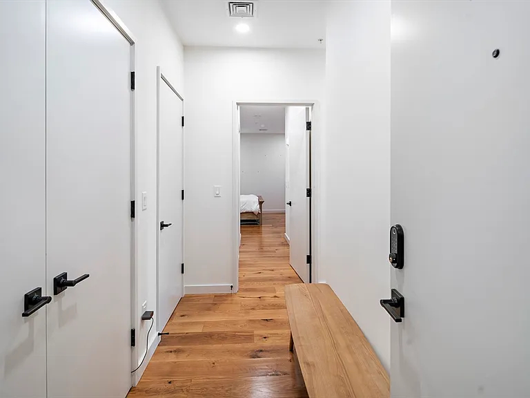 211 Condor St #8 — Photo 10