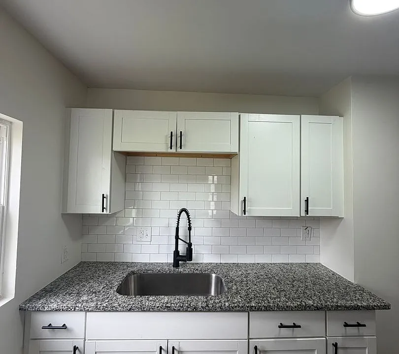 1290 E 25th Ave