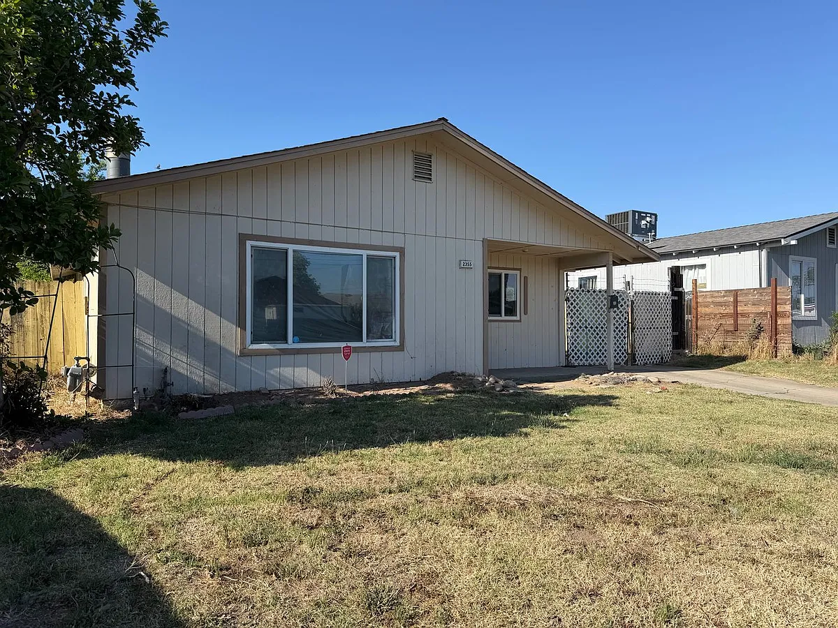 Building Photo - 2355 E Olive Ave