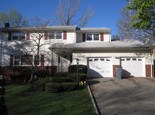 39 Toni Dr, Englewood Cliffs, NJ 07632