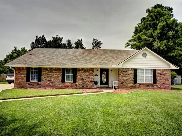 300 Gene Ln, Natchitoches, LA 71457