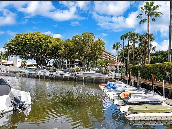 4th image of 859 Jeffery Street #214