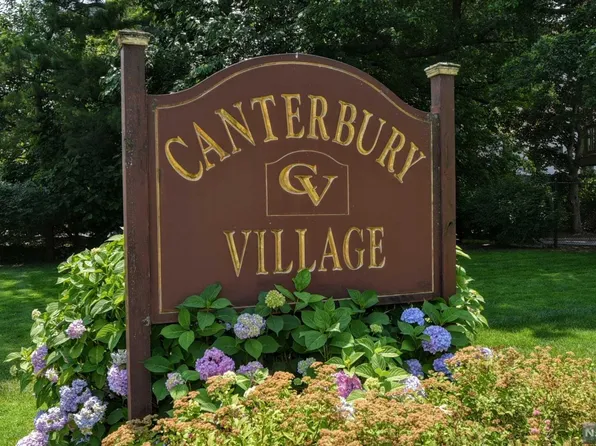 54 Canterbury Ln, New Milford, NJ 07646