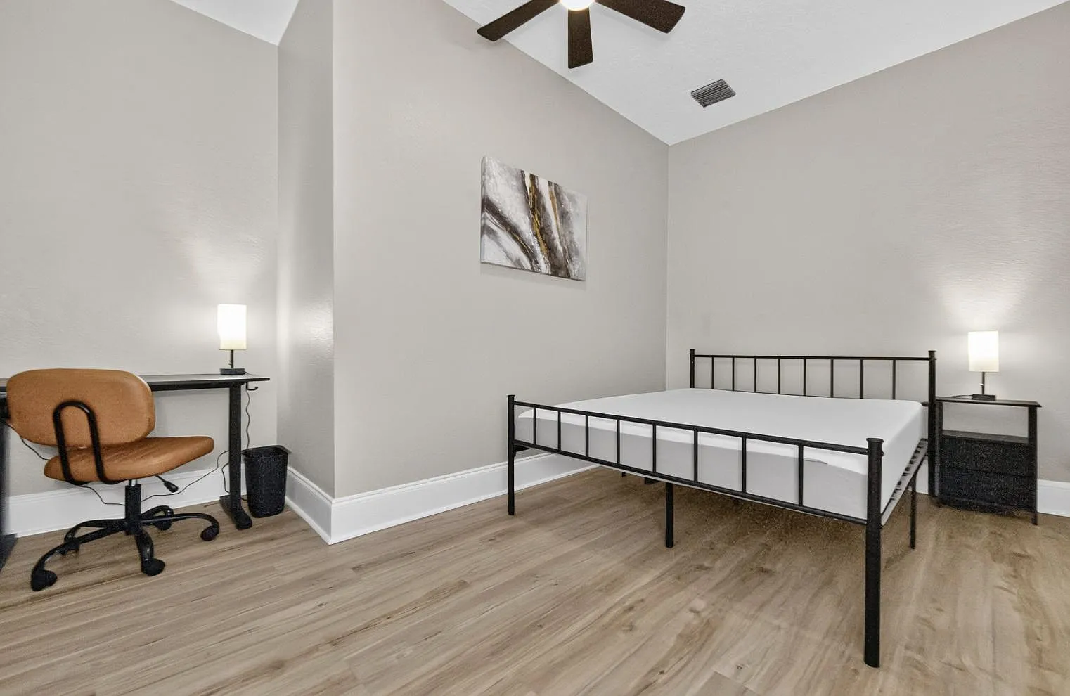 4 bed, 2.0 bath, 3805 sqft, $836 — Photo 1