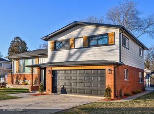 250 Brentwood Dr, Des Plaines, IL 60016