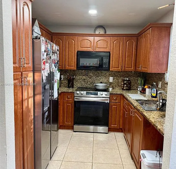 16811 NW 14th Ave — Photo 3