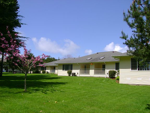 2nd image of 2606 NE Yacht Ave