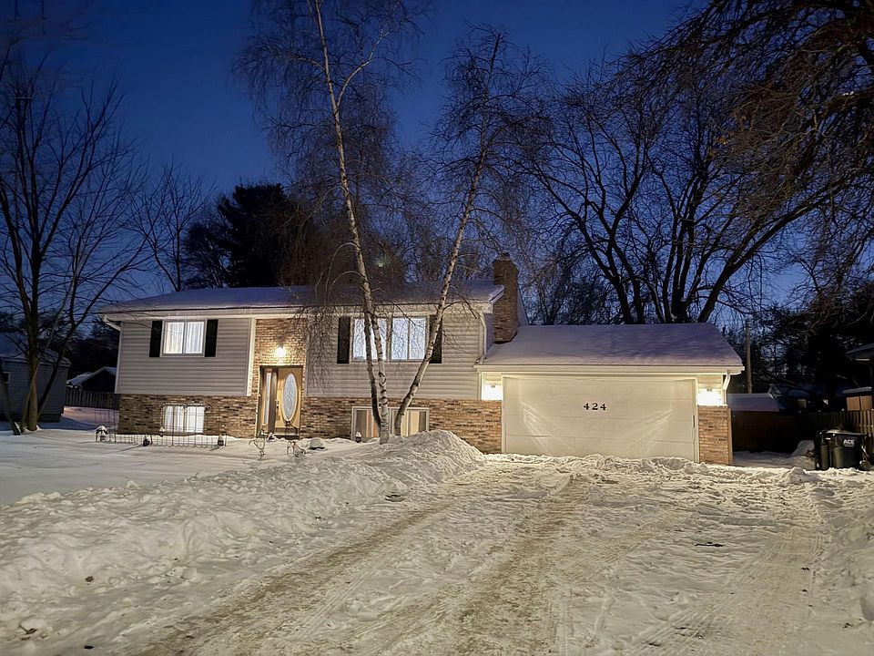 1st image of 424 106th Ave NW