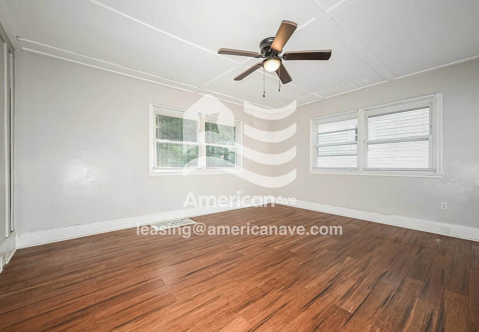 3 bed, 1.0 bath, 1354 sqft, $972 — Photo 2