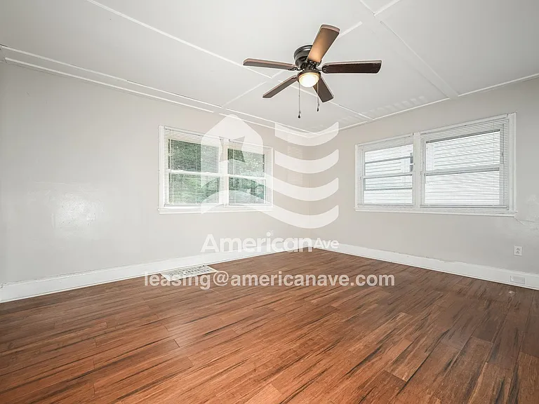 1516437_001_living_room_2.jpg