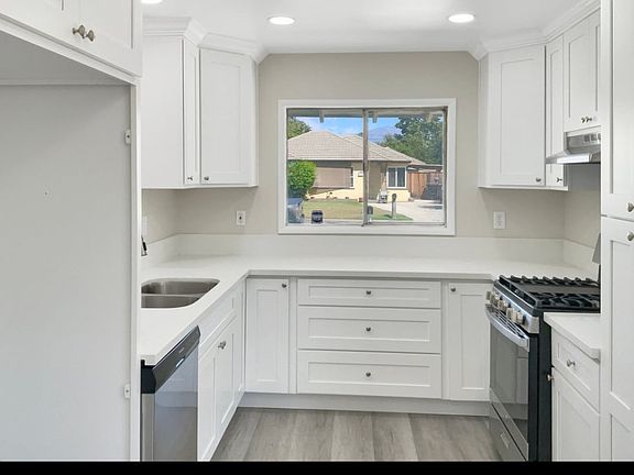 3rd image of 2771 N Berkeley Ave