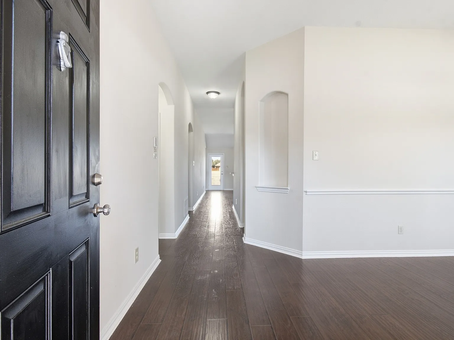 3 bed, 1836 sqft, $2,200 — Photo 3