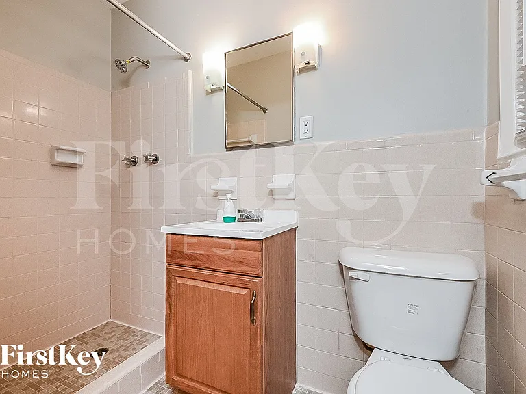 788 S Pine St NE — Photo 14