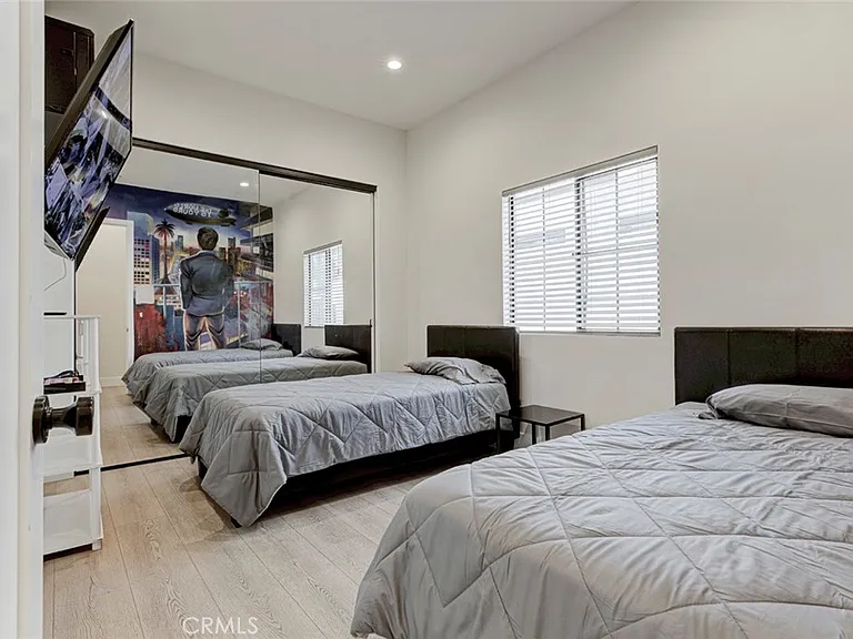 2743 N Keystone St — Photo 11