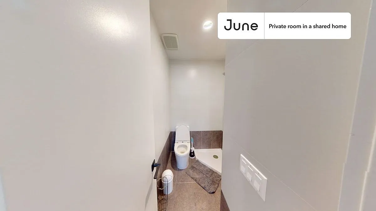 Full bedroom in 3 bed/2 bath home in Crown Heights #1833 C — Photo 4