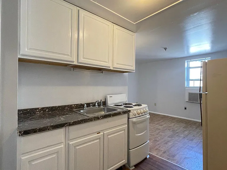 5838 Alderson St #8 — Photo 1