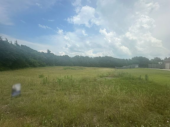 2nd image of 2413 Plantation Dr N