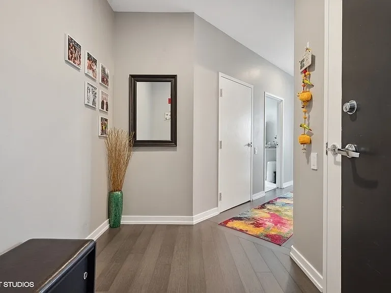 653 N Kingsbury St #1401 — Photo 3