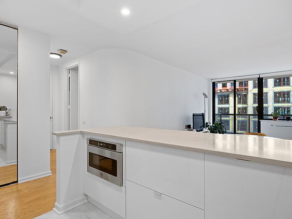 4th image of 255 E 49th St APT 17C