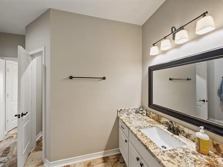 127 W Palm Blvd — Photo 26