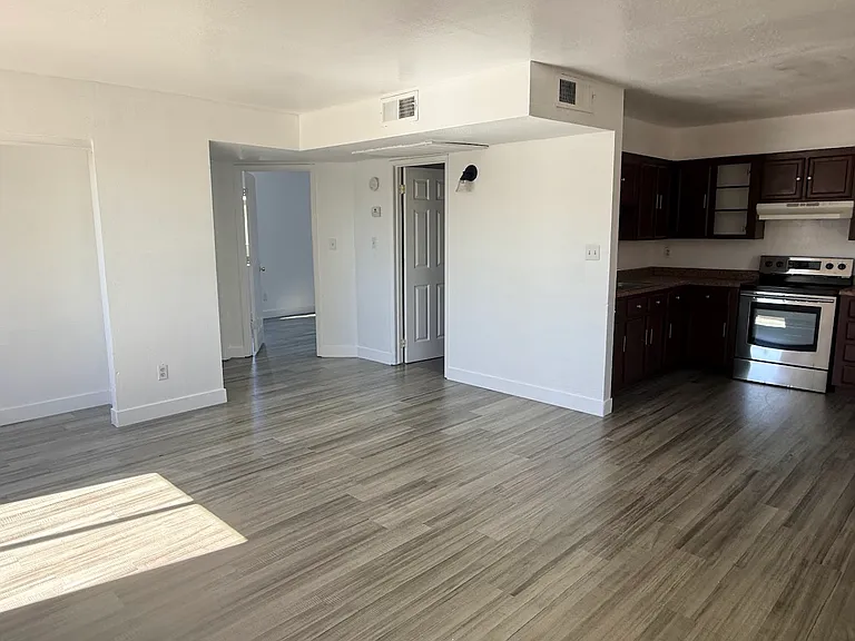 1046 W Polk St #A — Photo 3