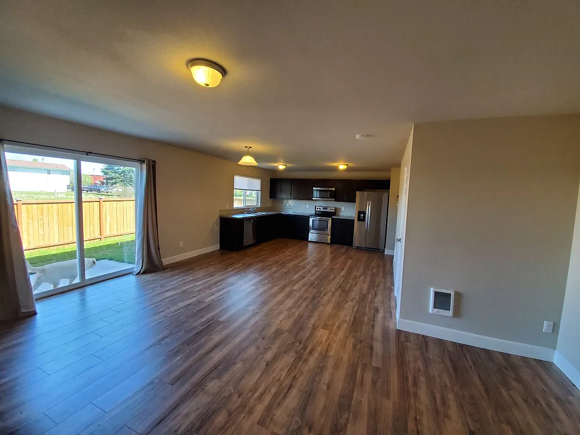 3 bed, 2.5 bath, 1424 sqft, $2,450 — Photo 3