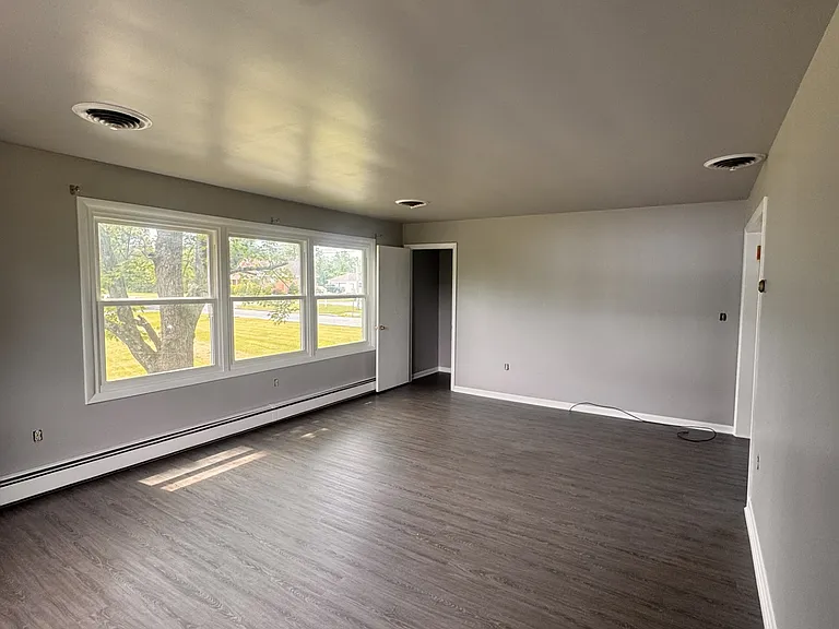 10033 Jonestown Rd — Photo 11
