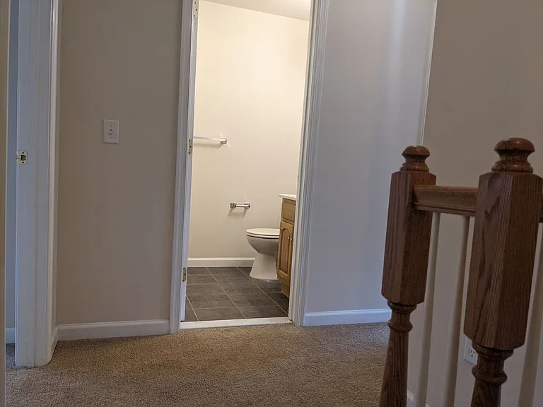 225 Crown Ct — Photo 33