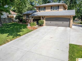727 Tara Rd, Papillion, NE 68046