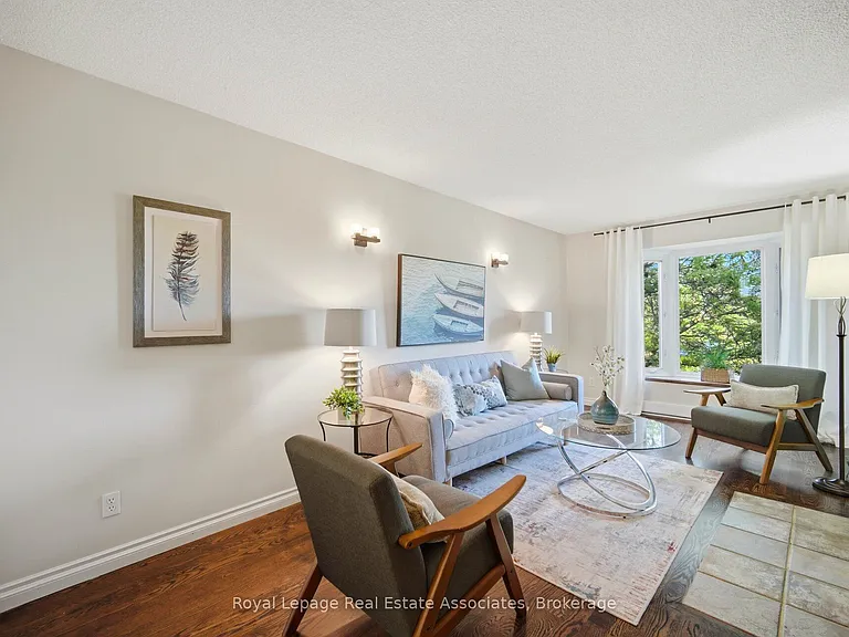 1308 Valerie Cres — Photo 18