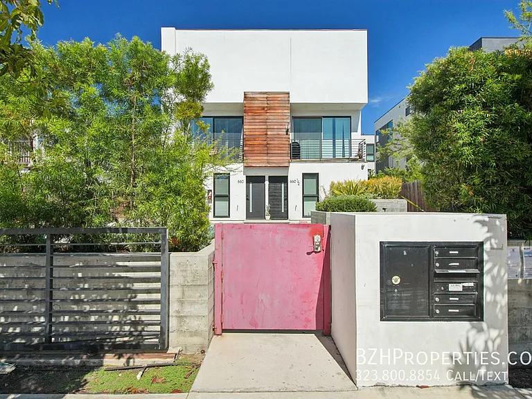 662 1/2 N Mariposa Ave — Photo 23