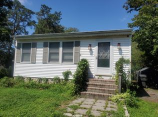 10 Pollys Park Dr, Toms River, NJ 08753